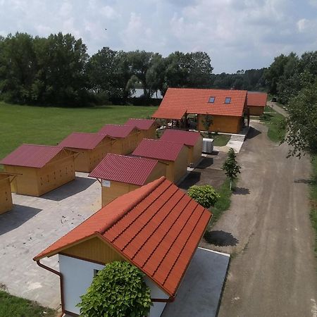 Tomajor Vendeghazak Apartment Tiszaeszlar Bagian luar foto