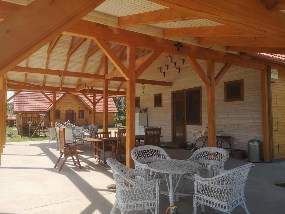 Tomajor Vendeghazak Apartment Tiszaeszlar Bagian luar foto