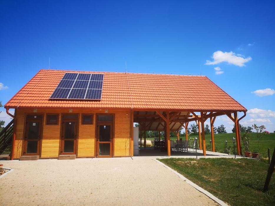 Tomajor Vendeghazak Apartment Tiszaeszlar Bagian luar foto