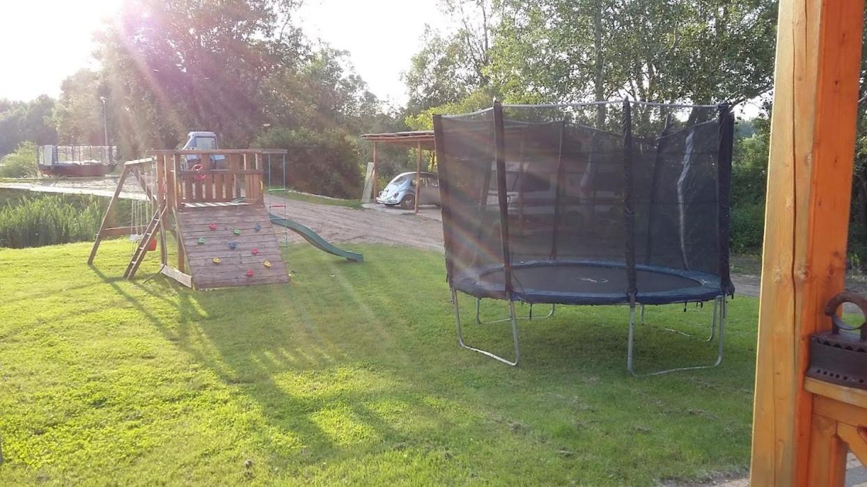 Tomajor Vendeghazak Apartment Tiszaeszlar Bagian luar foto